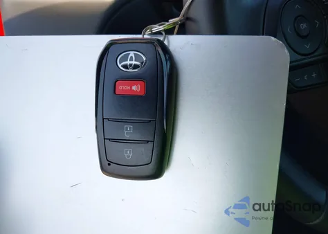 2022 Toyota Corolla Cross Le z USA, uszkodzony, nr VIN 7MUCAABG4NV003343